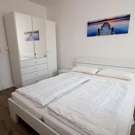 Appartamento Ferienwohnung In 50227 Carolinensiel